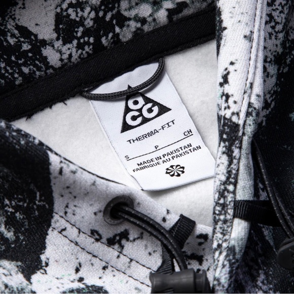 Nike ACG Thermal Fit Pullover Men’s Hoodie - Picture 2 of 5